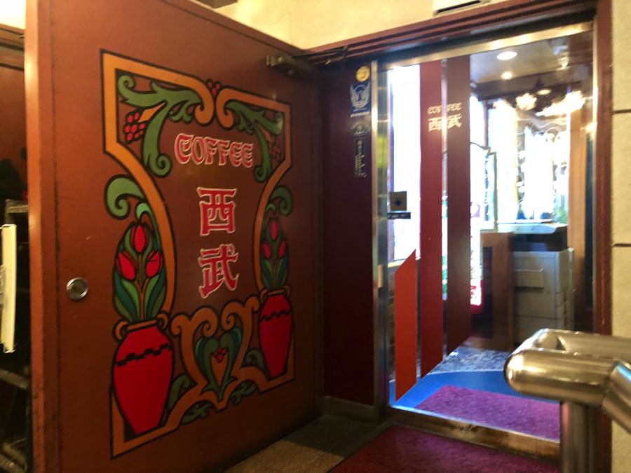 新宿東口電源カフェ